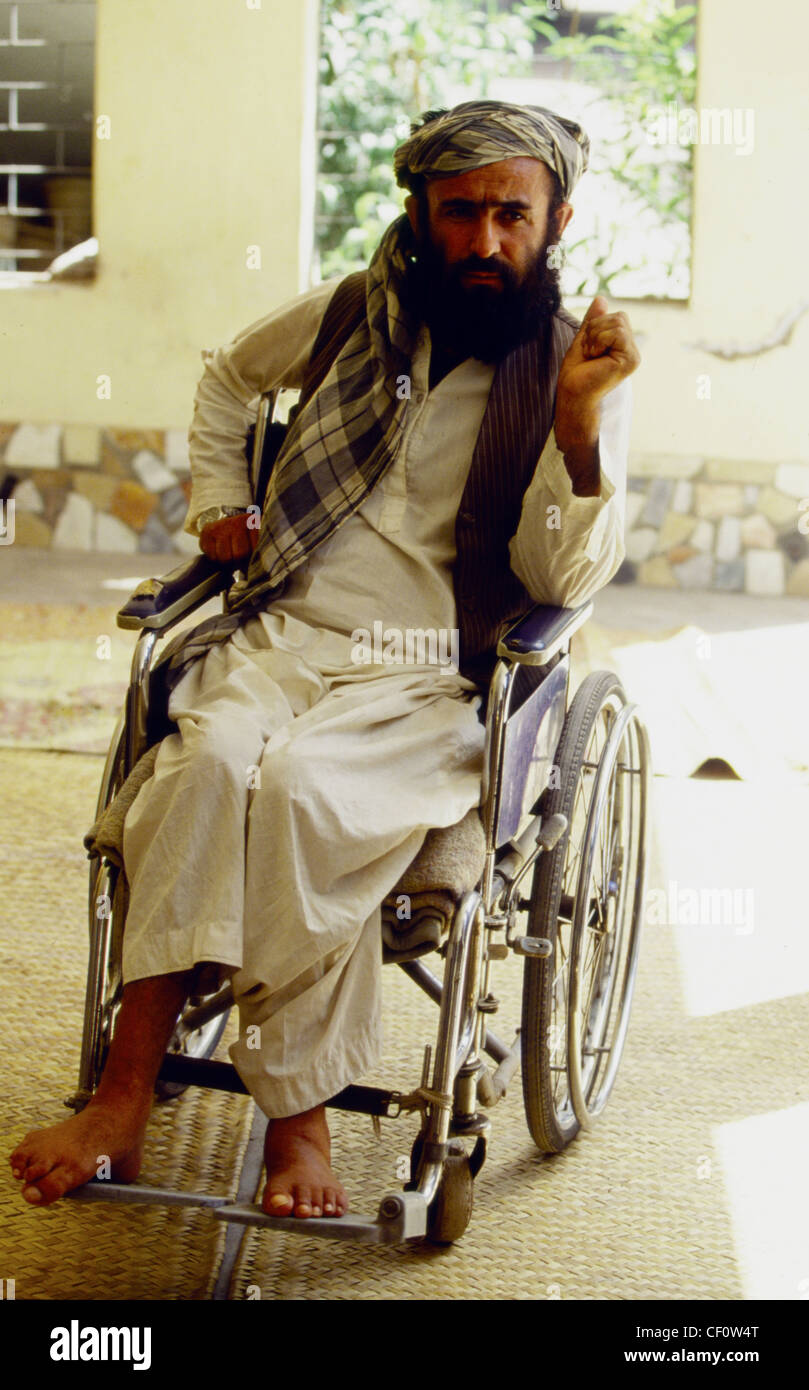 verletzt durch eine Mine, wartet in einem Reha-Zentrum Stockfoto