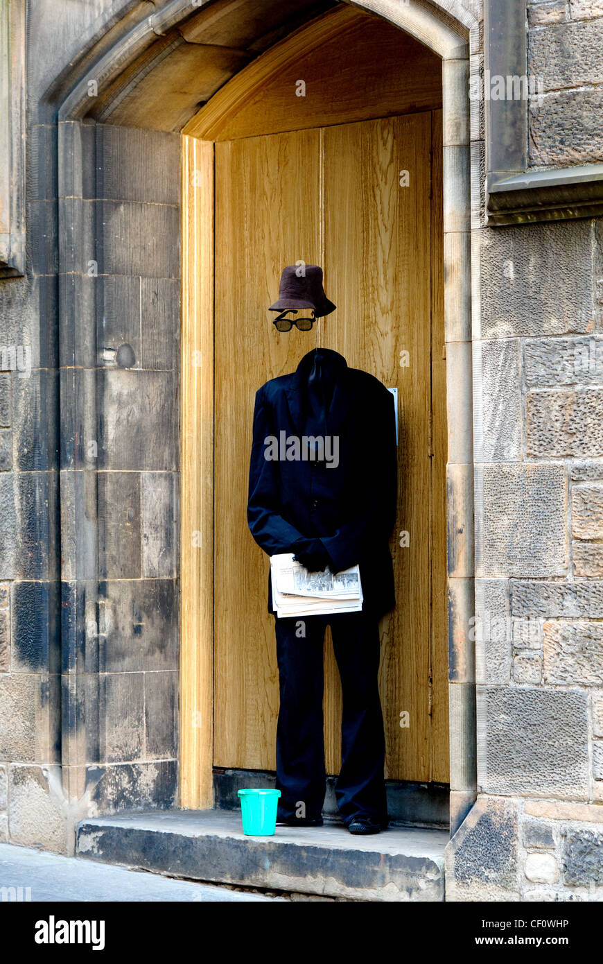 Edinburgh Busker auf der Royal Mile in Edinburgh, Schottland, Großbritannien. Stockfoto