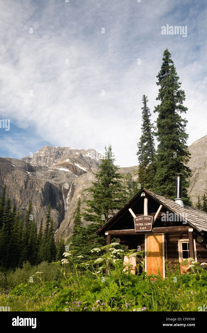 Helm fällt Ranger-Kabine auf dem Rockwall Trail in Kootenay National Park, Britisch-Kolumbien, Kanada Stockfoto