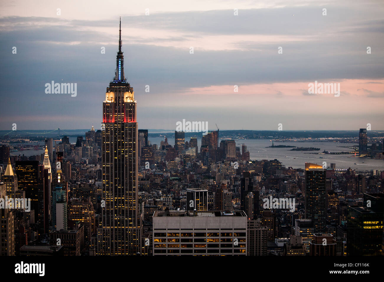 Blick nach Süden auf Manhattan vom "Top of the Rock" Building, von Rockefeller Plaza, New York Stockfoto