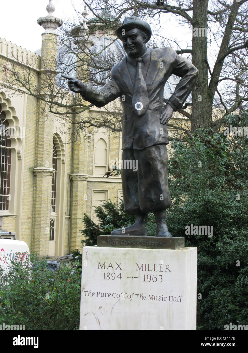 Statue des legendären Komiker Max Miller im Royal Pavilion Gardens Brighton East Sussex Stockfoto
