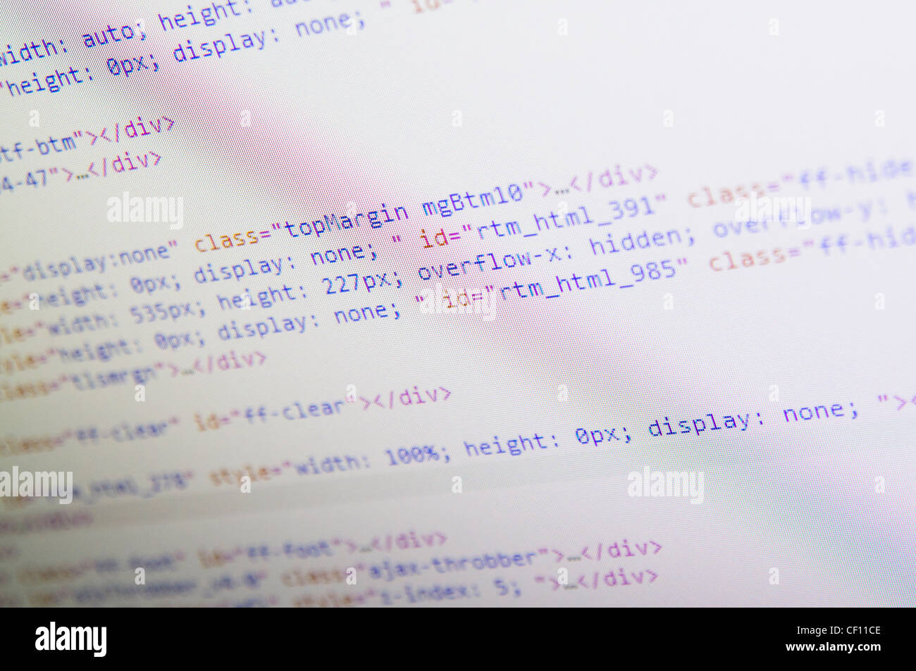 HTML-Code auf einem Computer-Bildschirm Stockfoto