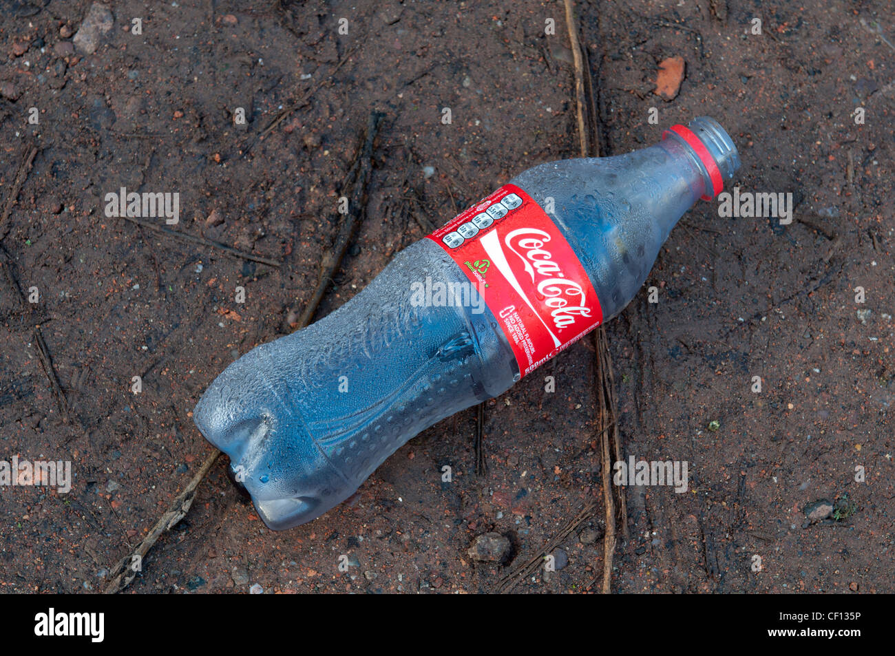 Kunststoff Coca Cola Flasche Wurf Stockfoto