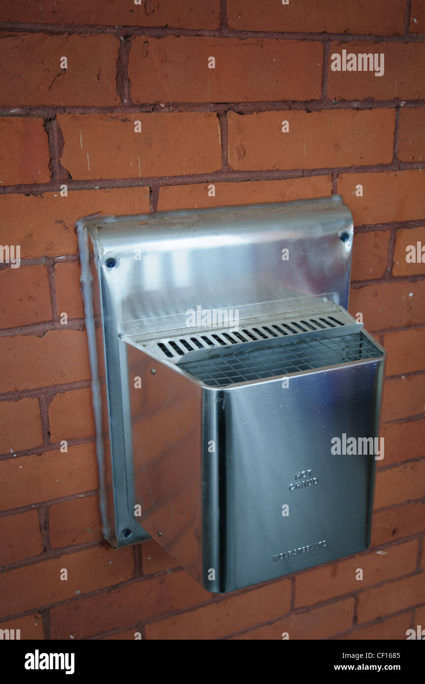 Externen Vent für Gas-Kamin am Wohnhaus. Stockfoto