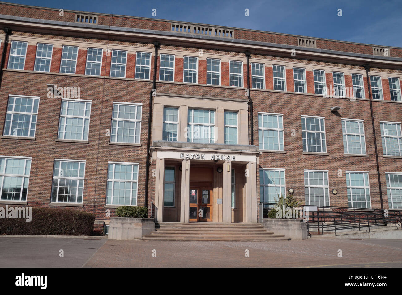 Haupteingang des Eaton House, eine UK Border Agency (Home Office) Einwanderung Meldestelle in Hounslow, West London, UK. Stockfoto