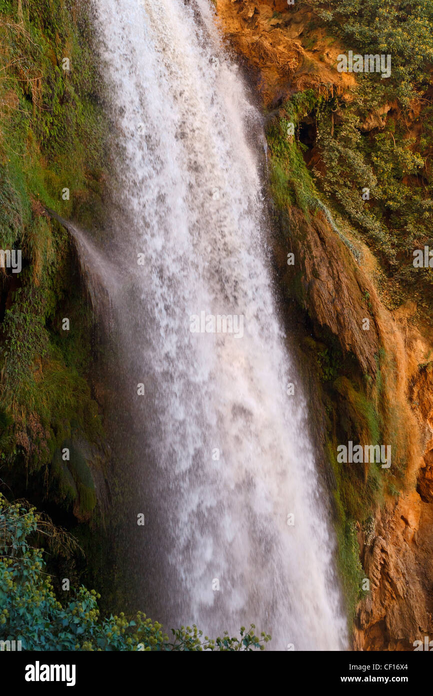 Cola de Caballo, oder Pferdeschwanz, Wasserfall in Monasterio de Piedra Natural Park, Provinz Saragossa, Aragon, Spanien. Stockfoto