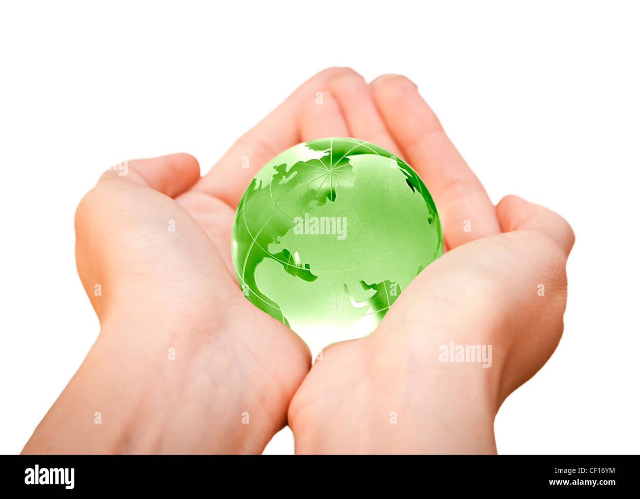 menschliche Hände sorgfältig mit Erde. Glas-Welt Stockfoto