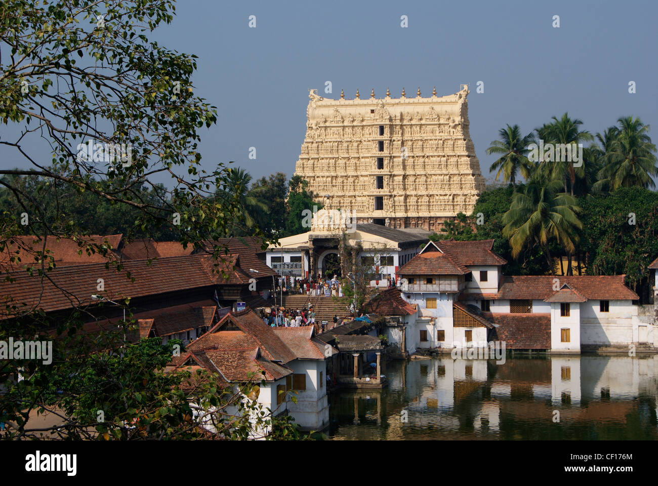 Weltweit reichste Tempel Sri Padmanabhaswamy Tempel und im Zusammenhang mit Königlichen Tempel Bauten und Tempel Teich in Kerala, Indien Stockfoto