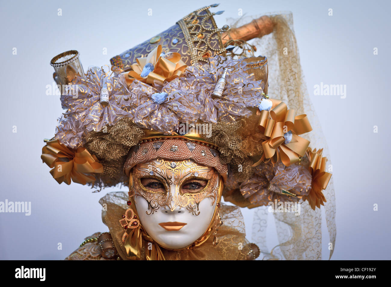 Maskierte Frau am Karneval in Venedig, Venetien, Italien Stockfoto