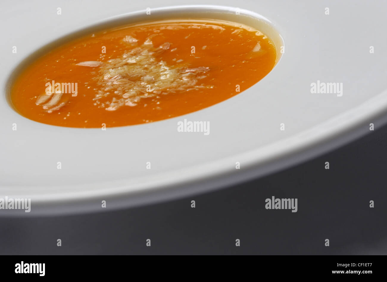 Detailbild der würzige Butternuss-Kürbis-Suppe mit Kokos von Richard Hughes Lavendel Haus, Brundall, Norfolk ohne Stockfoto