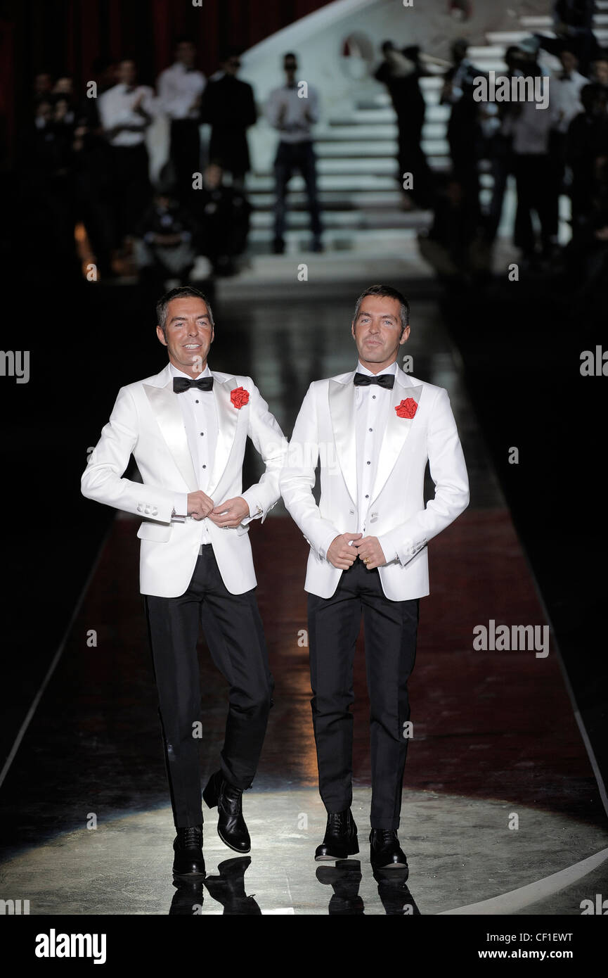 DSquared Mailand Menswear bereit zu tragen-Herbst-Winter-Mode Designer  Brüder Dean Caten und Dan Caten nach ihrer show Stockfotografie - Alamy