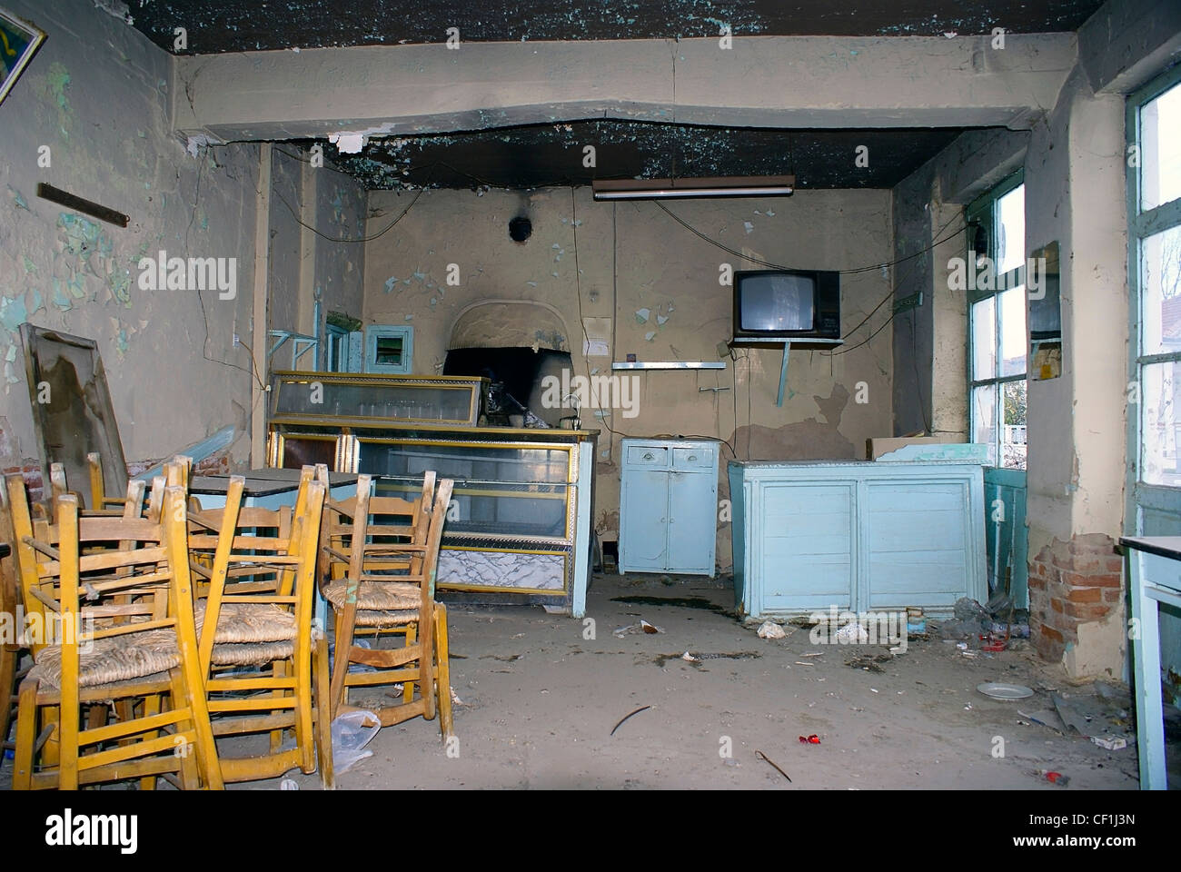 Detail-Bilder von einem traditionellen Restaurant, das nach einem großen Brand aufgegeben wurde. Stockfoto