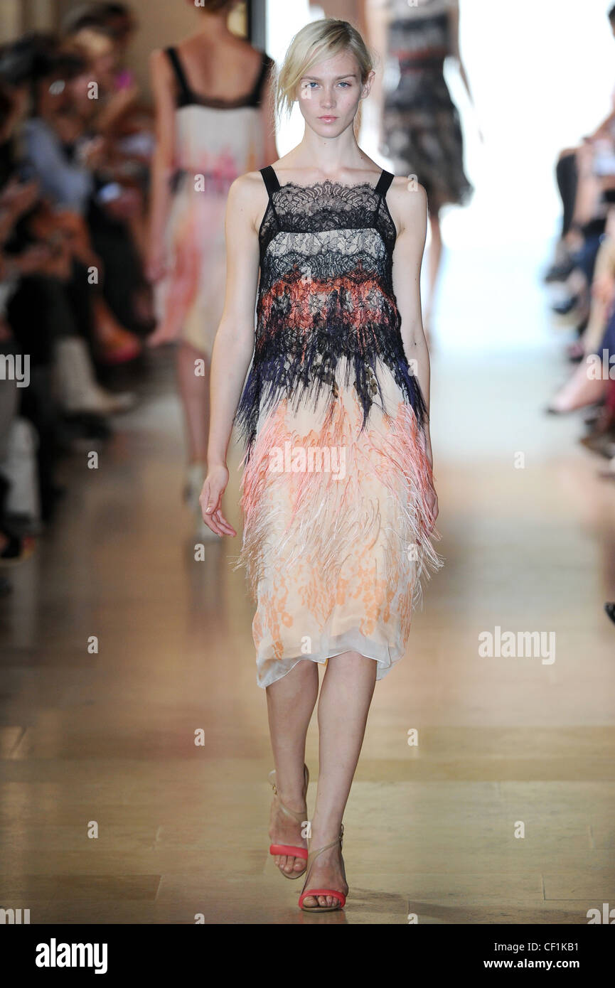 Sharon Wauchob Paris bereit, WearSpringSummer 2012 Stockfoto