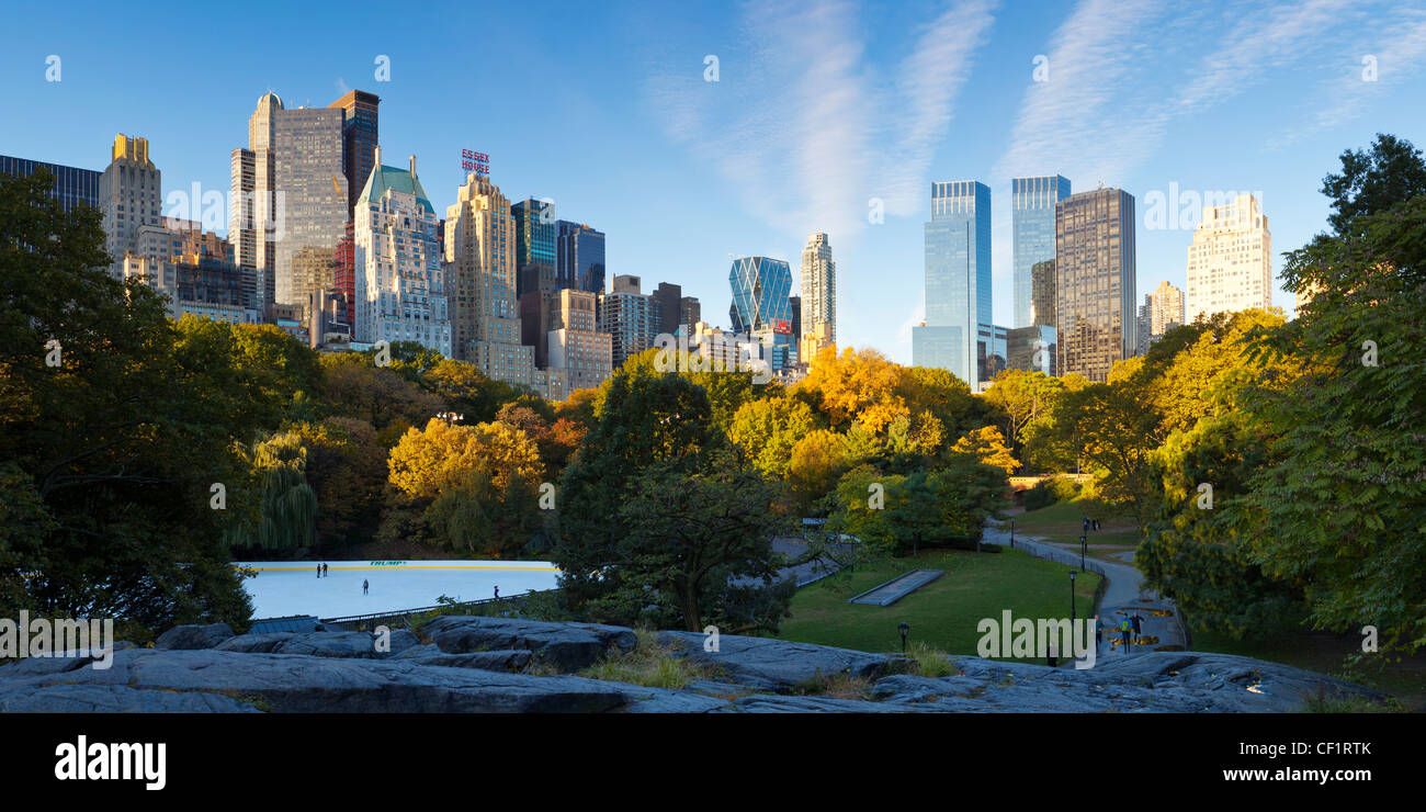 Skyline von Uptown Manhattan und den Central Park in New York City, New York, Vereinigte Staaten von Amerika Stockfoto
