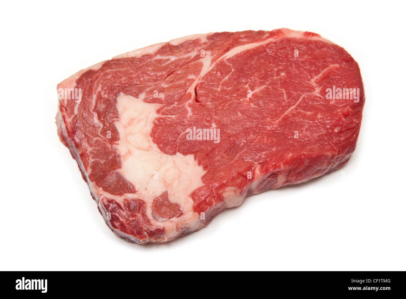 Schottische North Highland Rib Eye Steak isoliert auf einem weißen Studio-Hintergrund. Stockfoto