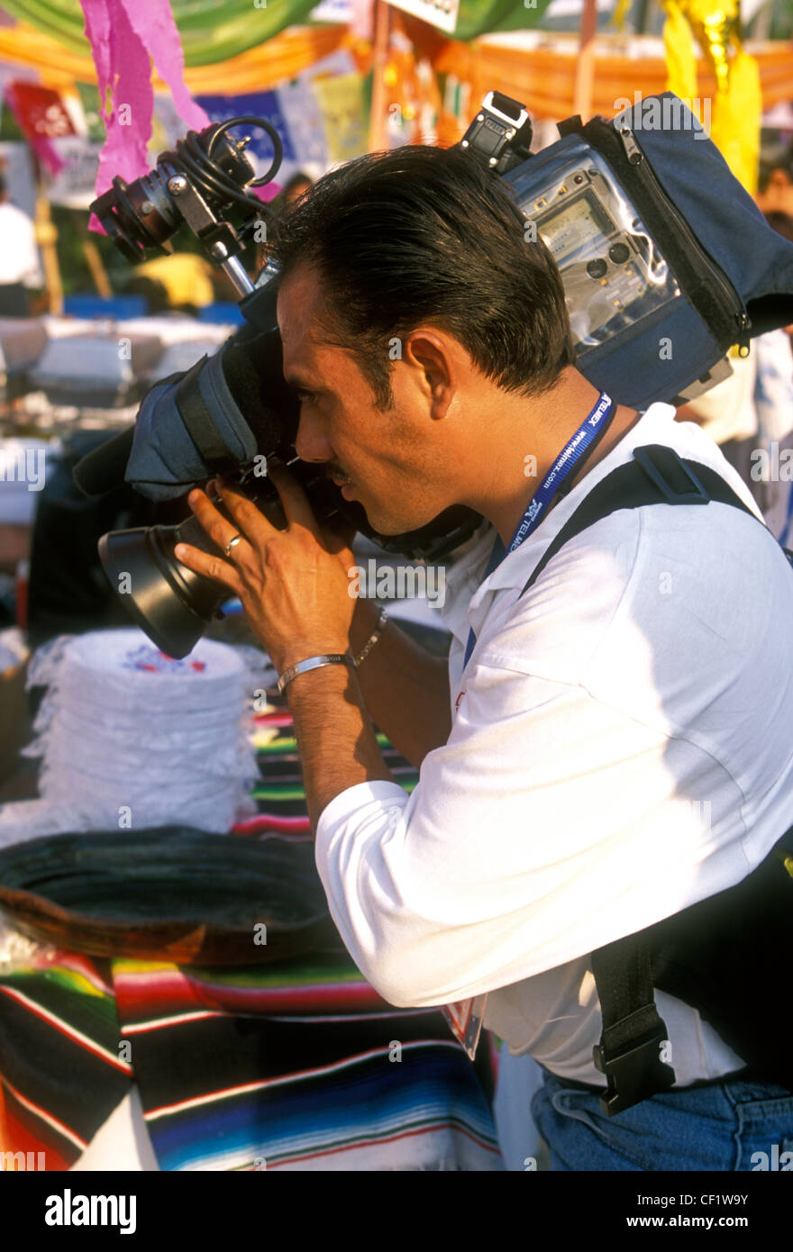 1, mexikanische, mexikanische, Mann, erwachsener Mann, fernsehen, tv Kameramann Kameramann, Kameramann, Kamerateam, Reportage, Acapulco, Guerrero, Mexiko Stockfoto