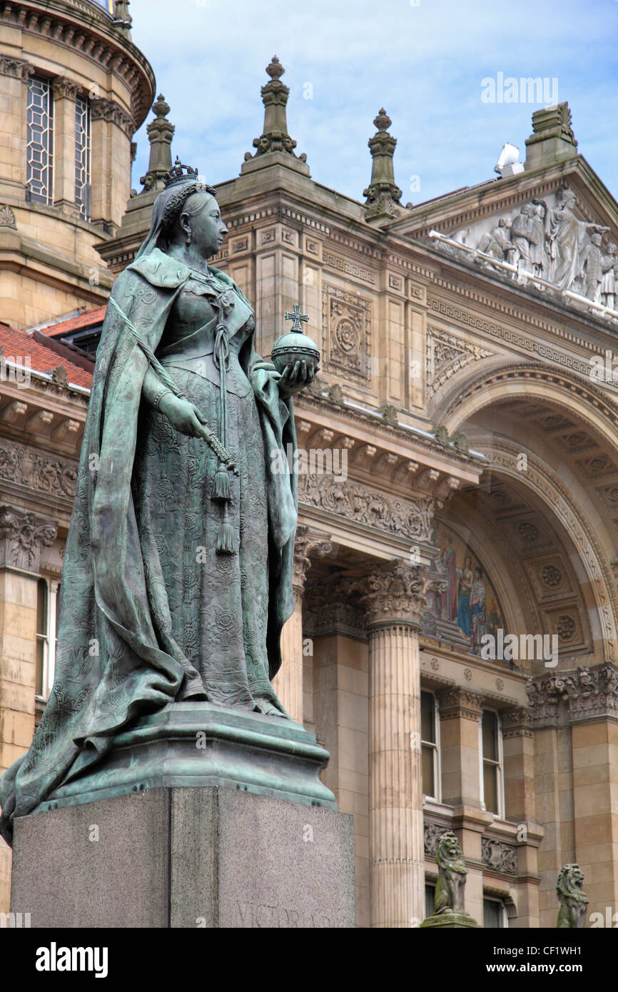 Statue der Königin Victoria vor dem Rat-Haus in Victoria Square, Birmingham. Stockfoto