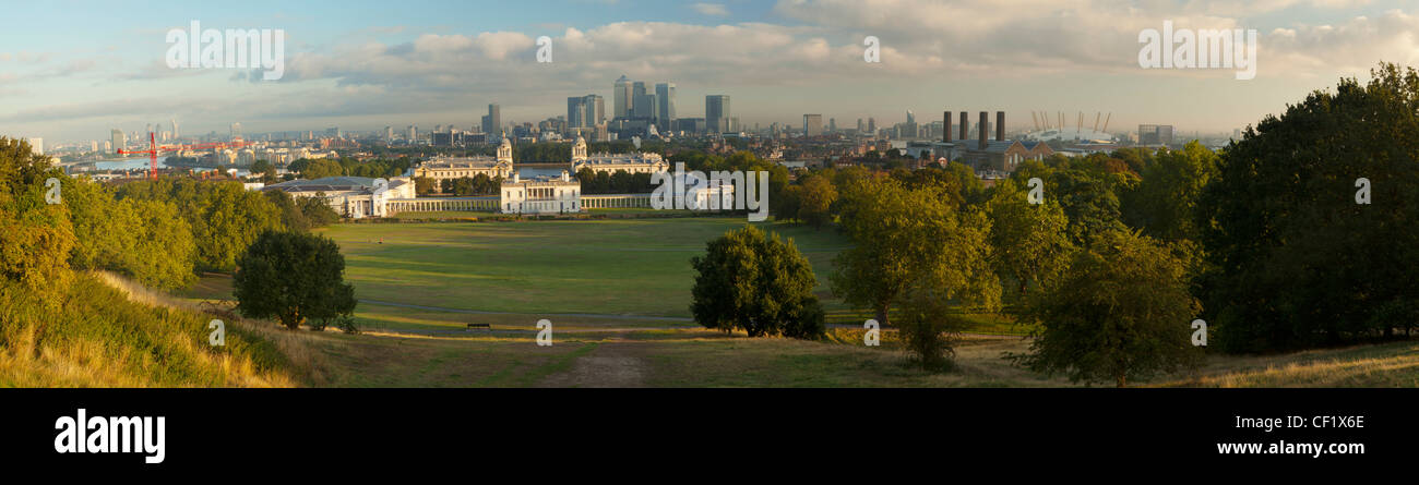Einen Panoramablick über Canary Wharf und der City of London vom Royal Observatory in Greenwich Park Stockfoto