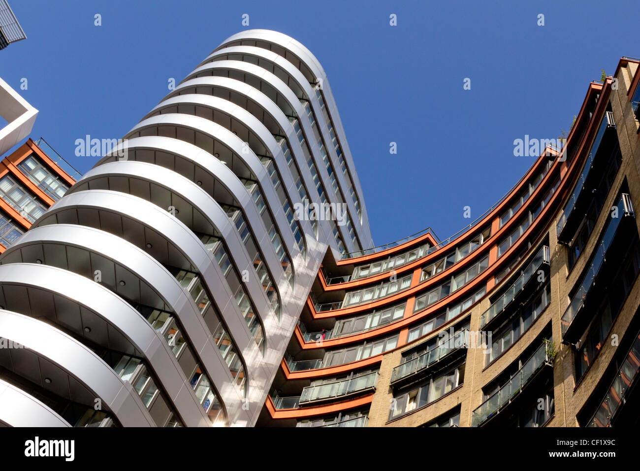 Die Architektur des West End-Kai in Paddington Basin, Bestandteil der Paddington Waterside-Entwicklung Stockfoto