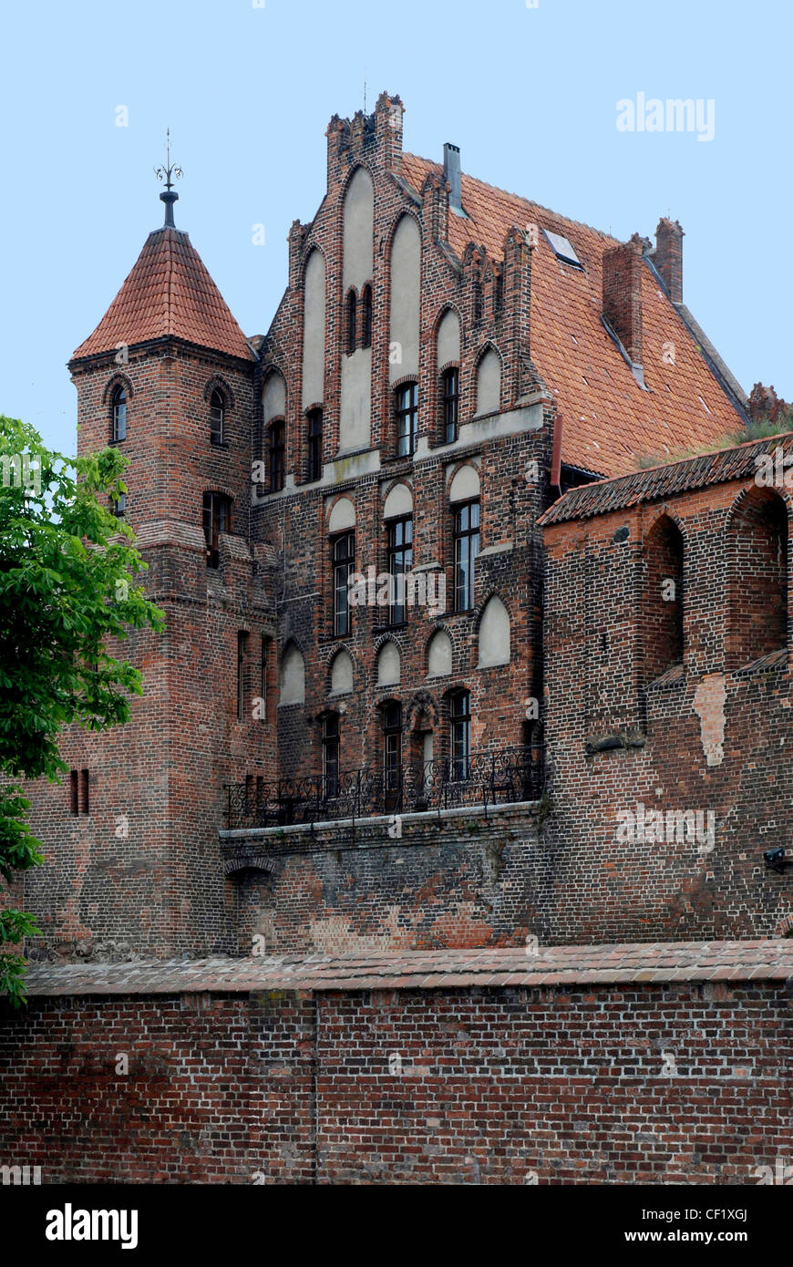 Uhr-Bastion an der alten Stadtmauer als Teil der Stadtbefestigung von Torun. Stockfoto