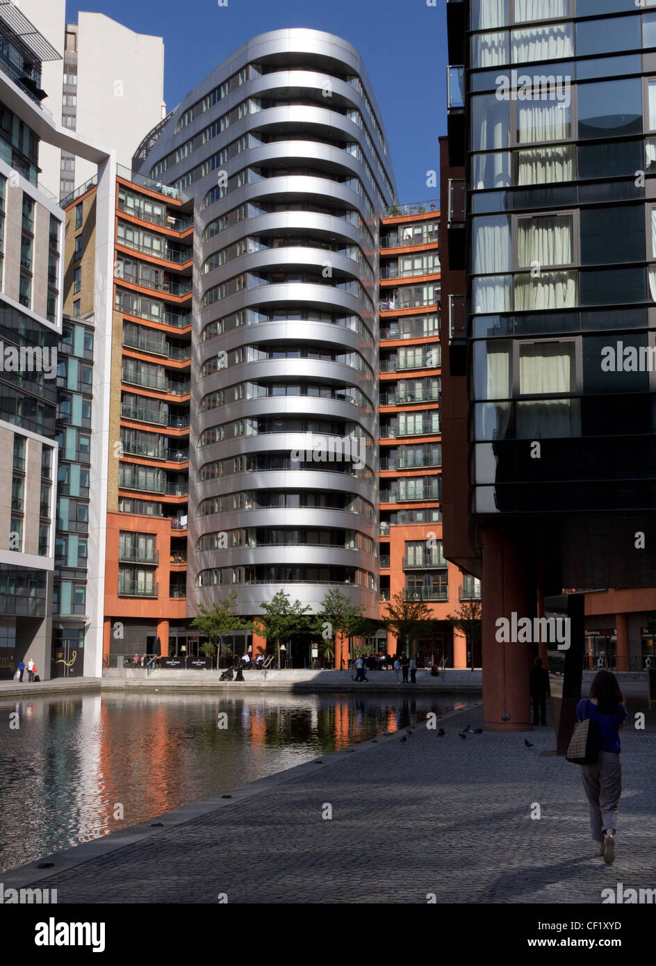 Die Architektur des West End-Kai in Paddington Basin, Bestandteil der Paddington Waterside-Entwicklung Stockfoto