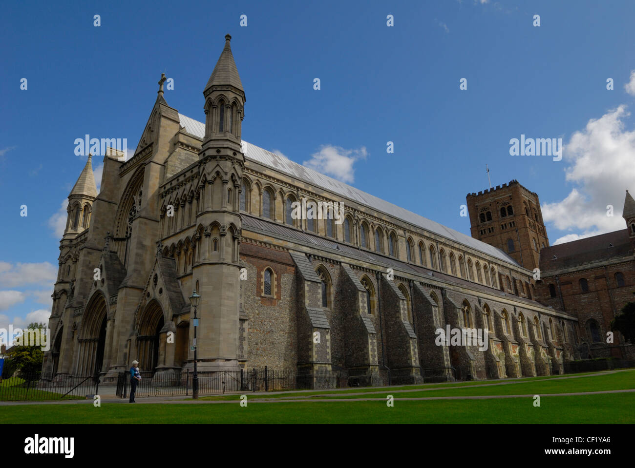 Die Kathedrale und die Abtei von St. Alban-Kirche, auch bekannt als St. Albans Kathedrale. Die Kathedrale ist gebaut auf einem Hügel, geglaubt, um Stockfoto
