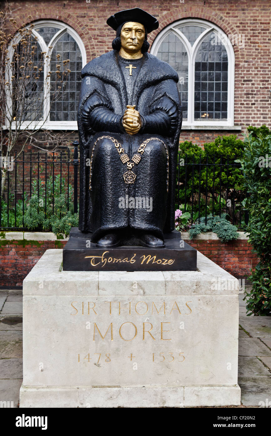 Statue von Sir Thomas More 1478-1535, englischer Jurist, Sozialphilosoph, Schriftsteller, Staatsmann und bekannter Humanist der Renaissance, Stockfoto