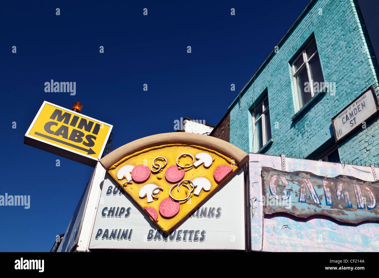 Beschilderung in Camden High Street einkaufen. Stockfoto