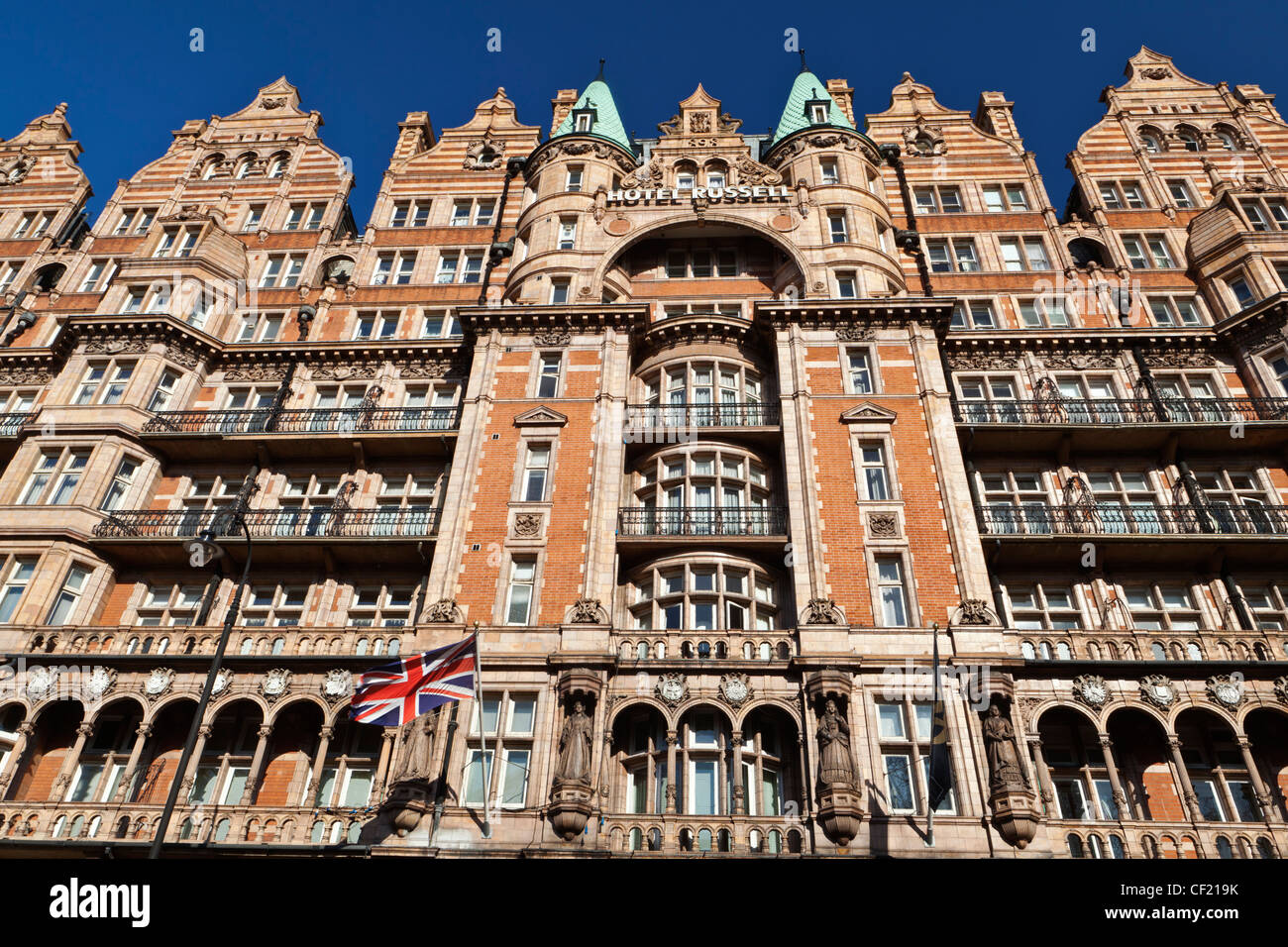 Die the-au-Lait (Tee mit Milch) Fassade des vier-Sterne-Hotel Russell am Russell Square. Das Hotel wurde im Jahre 1898 von Charles gebaut. Stockfoto