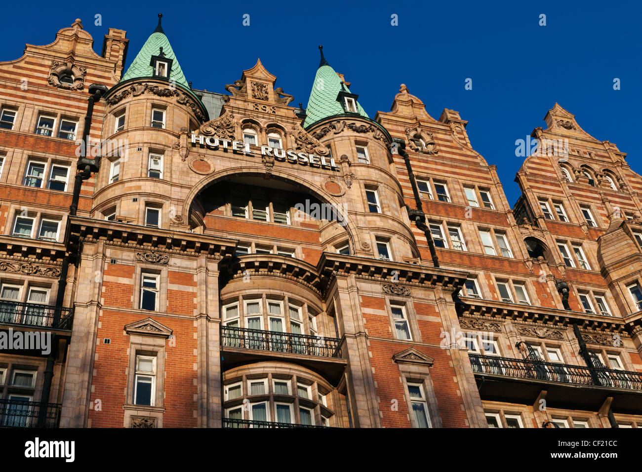 Die the-au-Lait (Tee mit Milch) Fassade des vier-Sterne-Hotel Russell am Russell Square. Das Hotel wurde im Jahre 1898 von Charles gebaut. Stockfoto