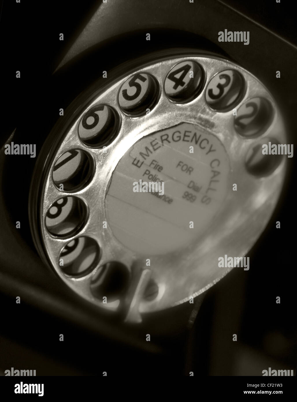 Schwarzes Telefon mit Drehknopf Notruf - 999, Schottland, Großbritannien Stockfoto