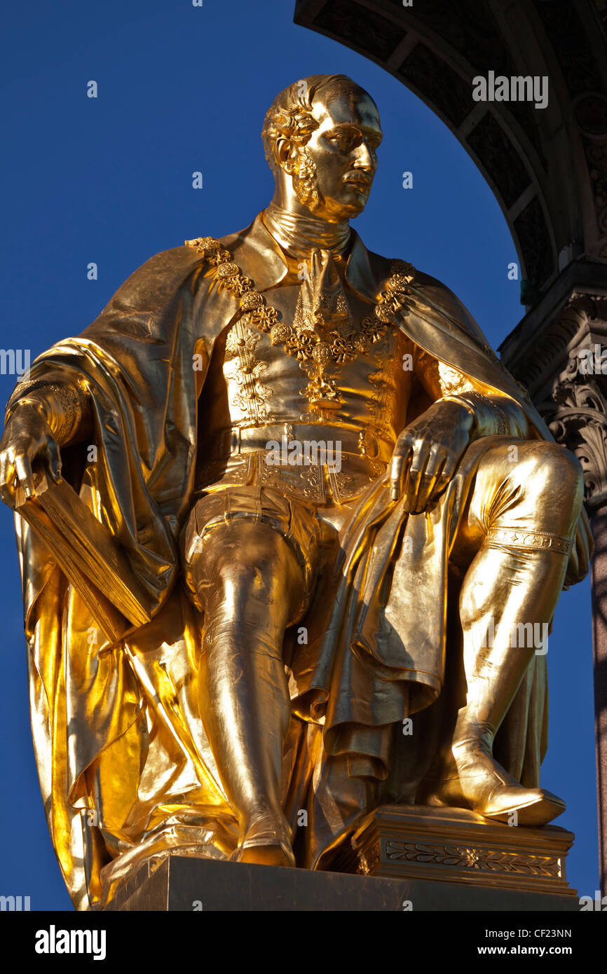 Statue von Prinz Albert sitzt in der Mitte das Albert Memorial. Das Denkmal wurde von Königin Victoria im Speicher o beauftragt. Stockfoto
