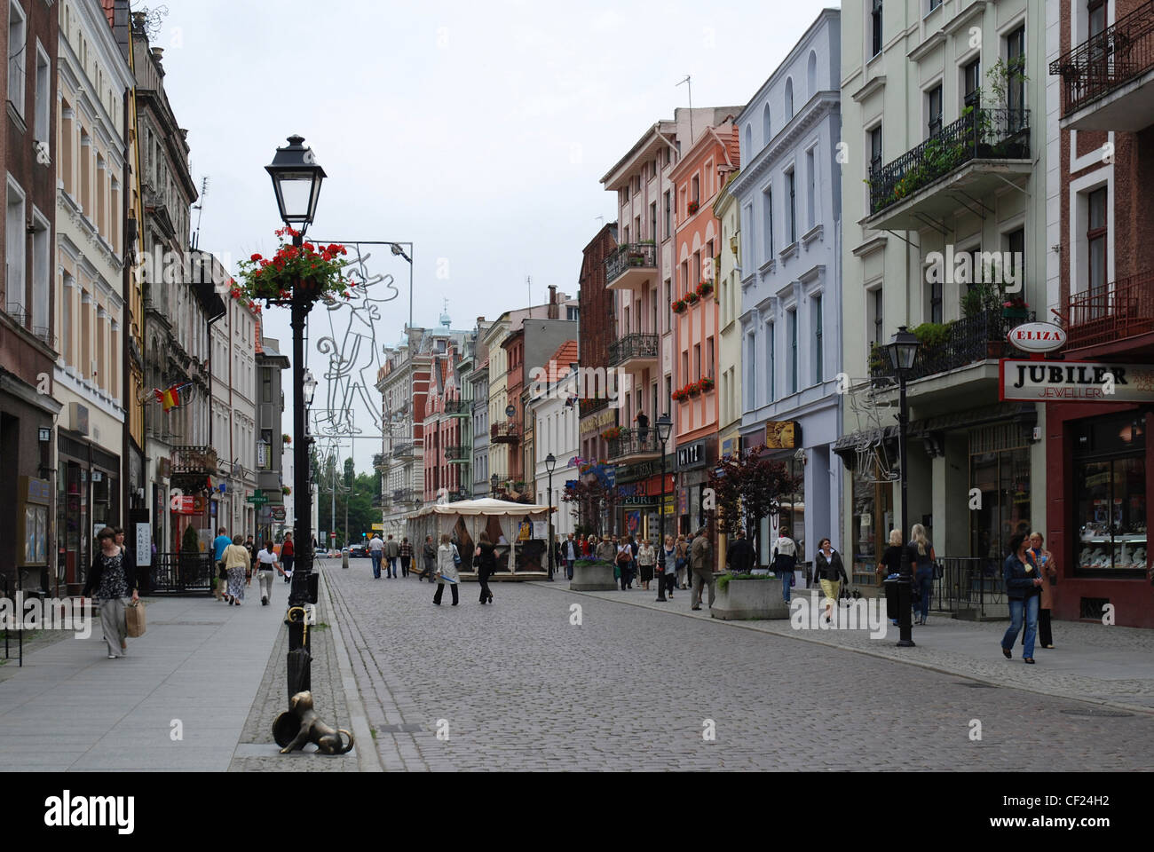 Fußgängerzone in der Altstadt von Torun. Stockfoto