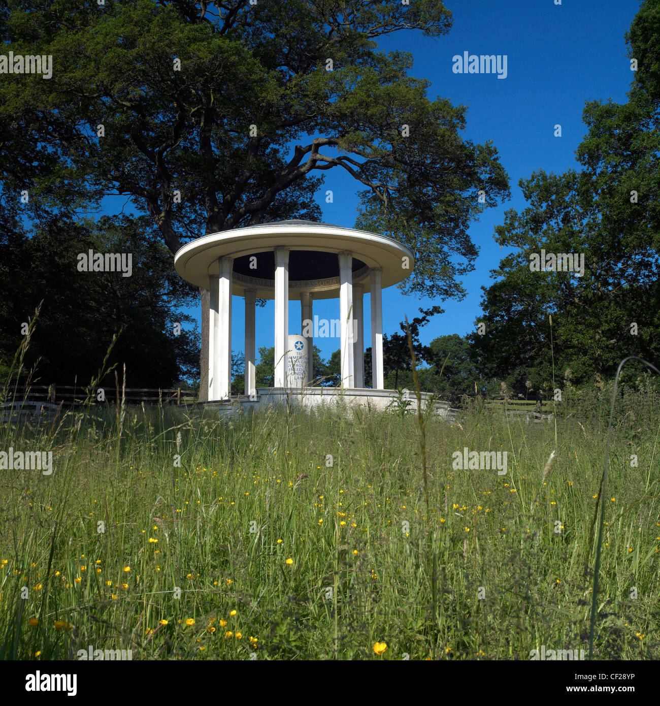 Magna Carta Memorial. Dies ist eine gewölbte klassische Tempel, der von der American Bar Association unter Freiheit symbolisieren gebaut wurde Stockfoto
