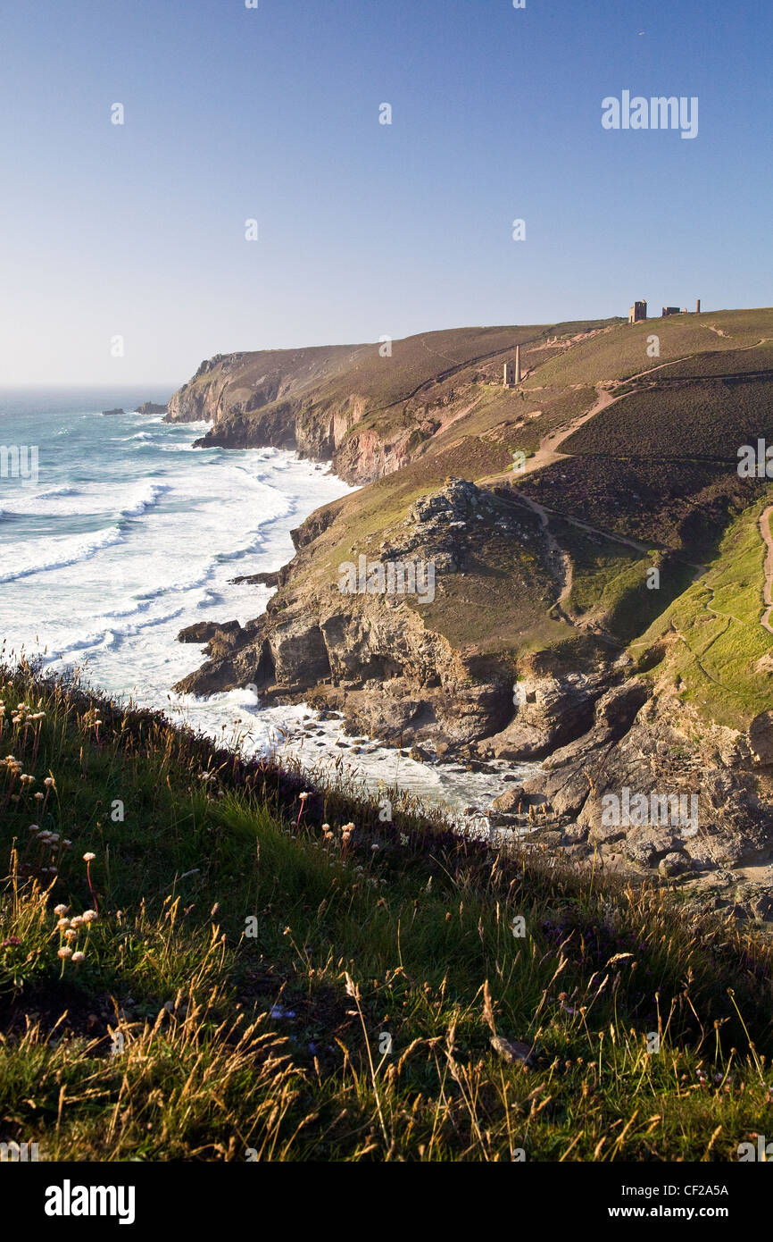 Blick auf Wheal Coates Zinnmine auf der Nordküste von Cornwall. Stockfoto