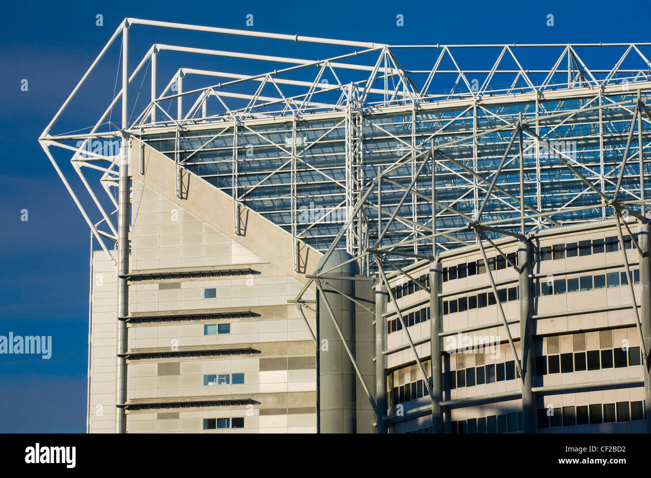 St James Park, Heimat von Newcastle United FC. Das freitragende Dach gehört zu einer der größten in Europa gefunden werden. Stockfoto