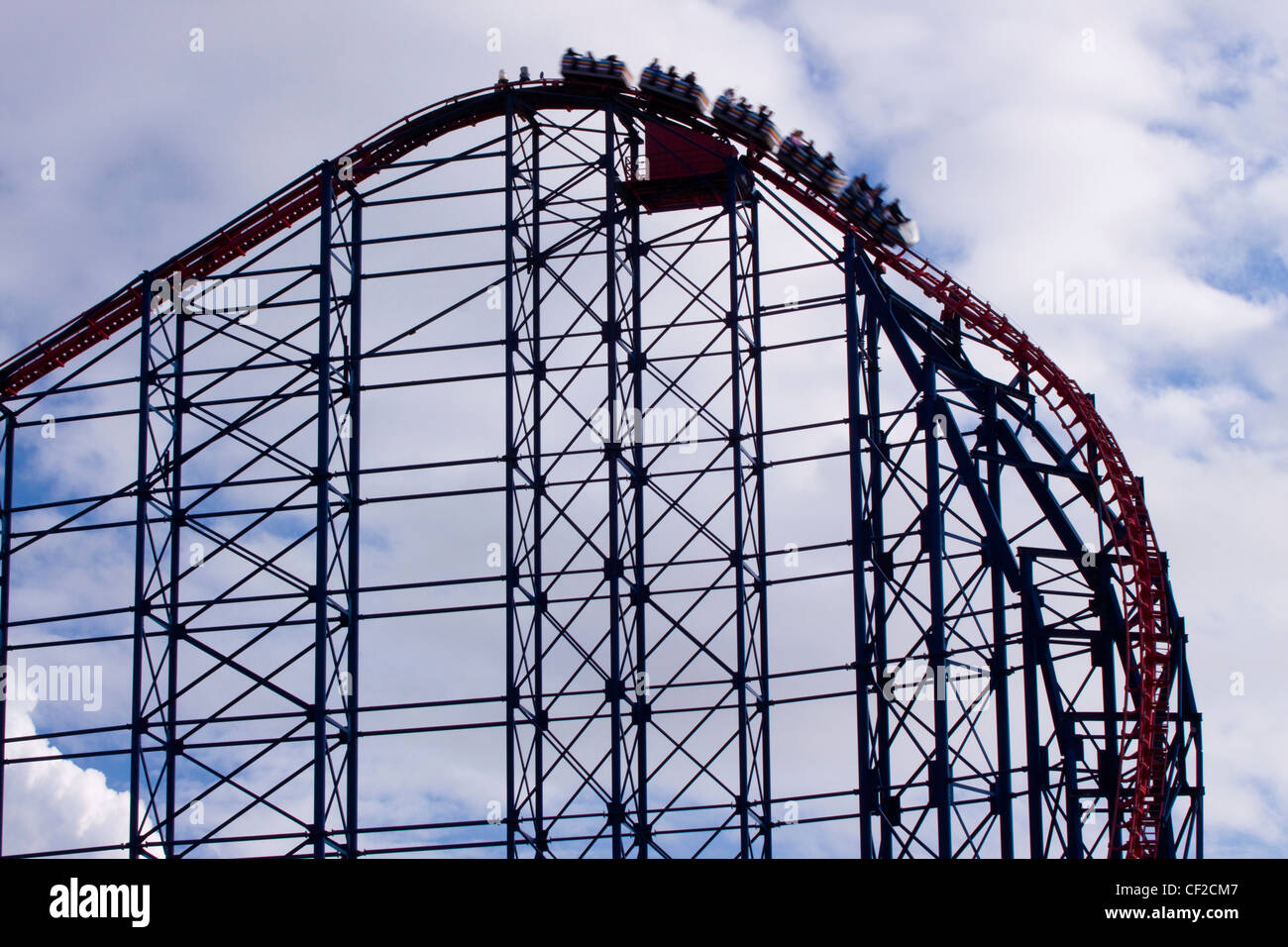 Die "Pepsi Max Big One" Achterbahn, befindet sich im Themenpark Blackpool Pleasure Beach. Stockfoto