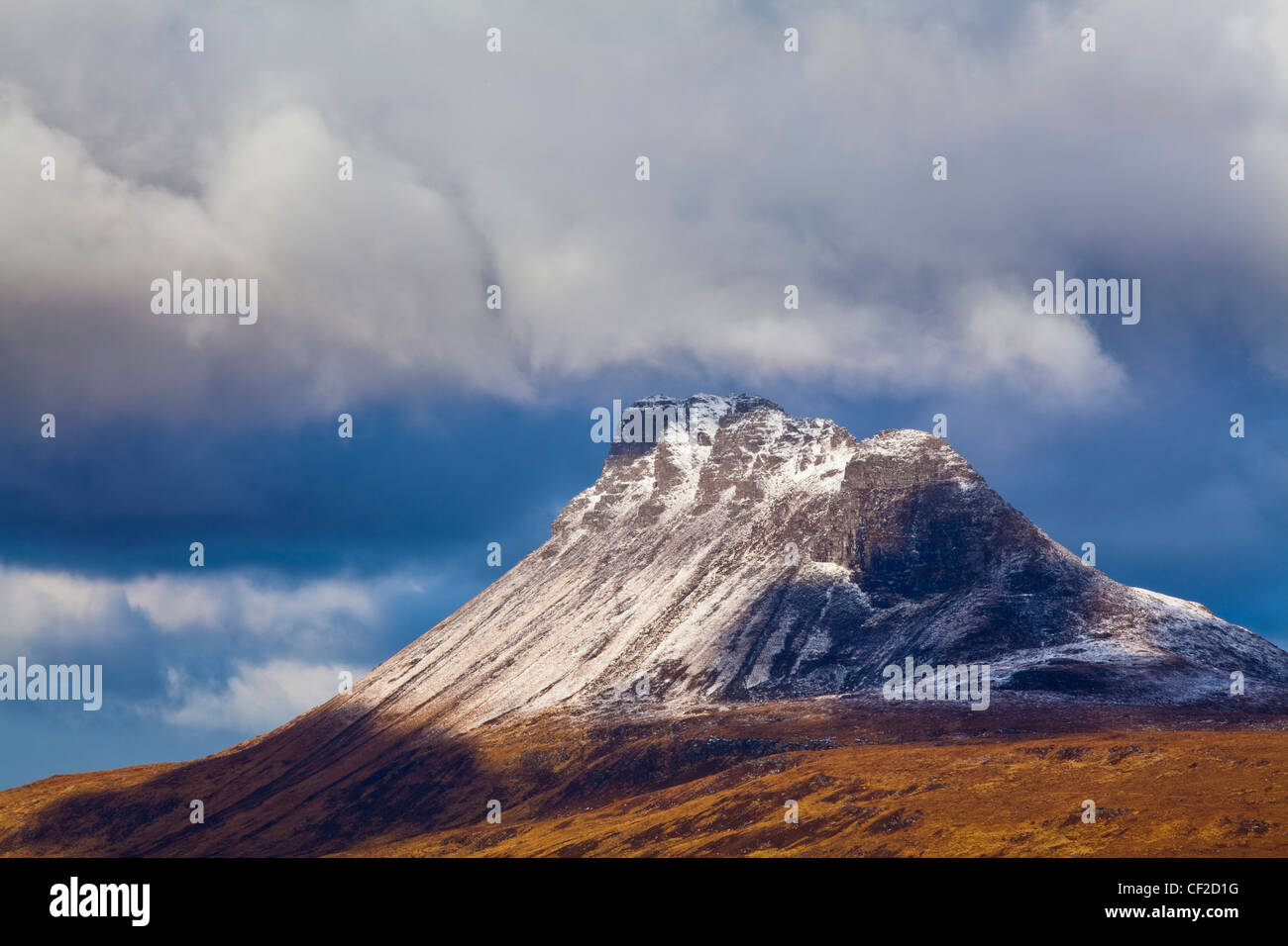 Stac Pollaidh (auch bekannt als "Stapel Polly") ist ein beeindruckender Berg gefunden im Bereich Assynt nördlich von Ullapool. Gute Stockfoto