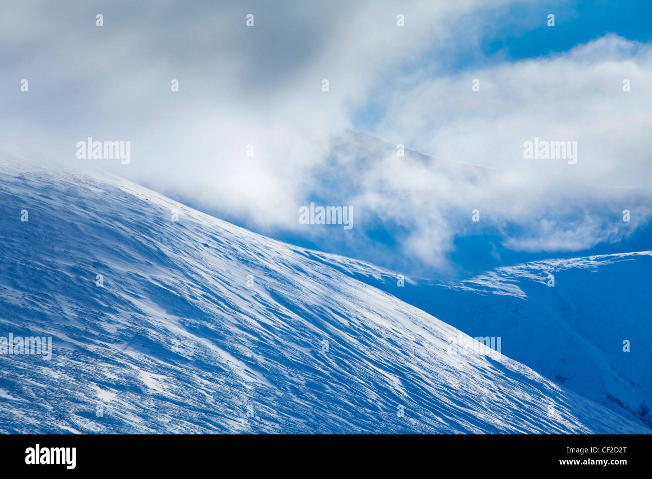 Clearing-Sturm zeigt die Merkmale der Berge von Strathconon. Stockfoto