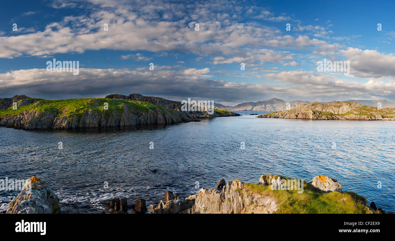 Blick vom Garinish über Ballydonegan Bucht in Richtung Allihies, Beara Halbinsel, County Cork, Irland Stockfoto