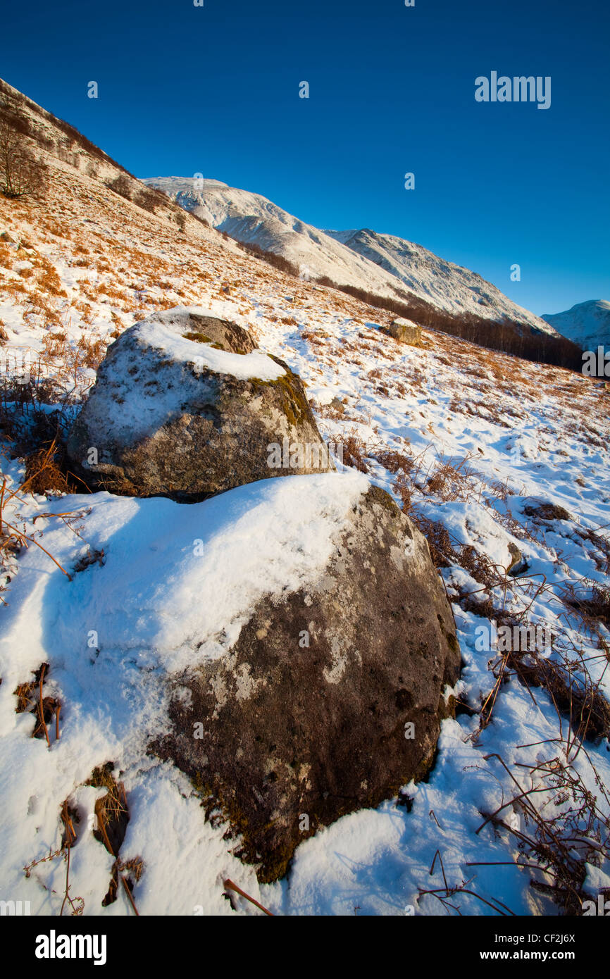 Die schneebedeckte Glen Nevis, Blick in Richtung Carn Dearg am Fuße des Ben Nevis, der höchste Berg in Sc gefunden werden Stockfoto