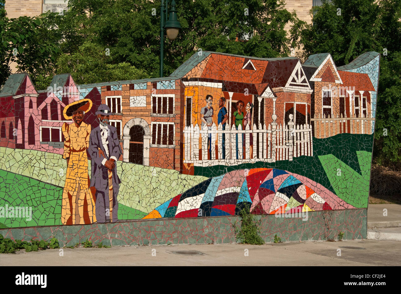 „Rhapsody“ Fliesenmosaik Wandbild von John Yancey, auf Dr. Charles E. Urdy Plaza in Austin, Texas, USA Stockfoto