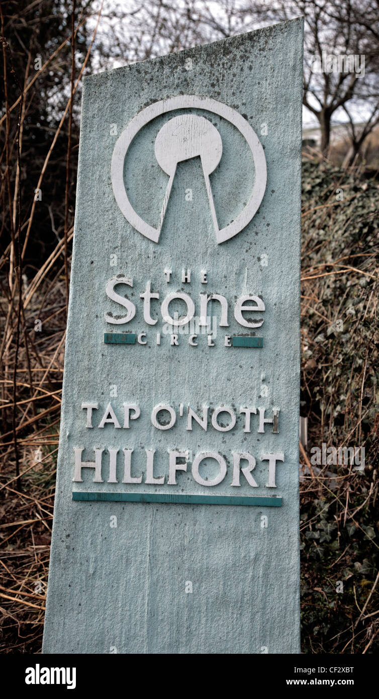 Ein Zeichen für die The Stone Circle auf tippen Sie auf o ' Noth Hillfort. Stockfoto
