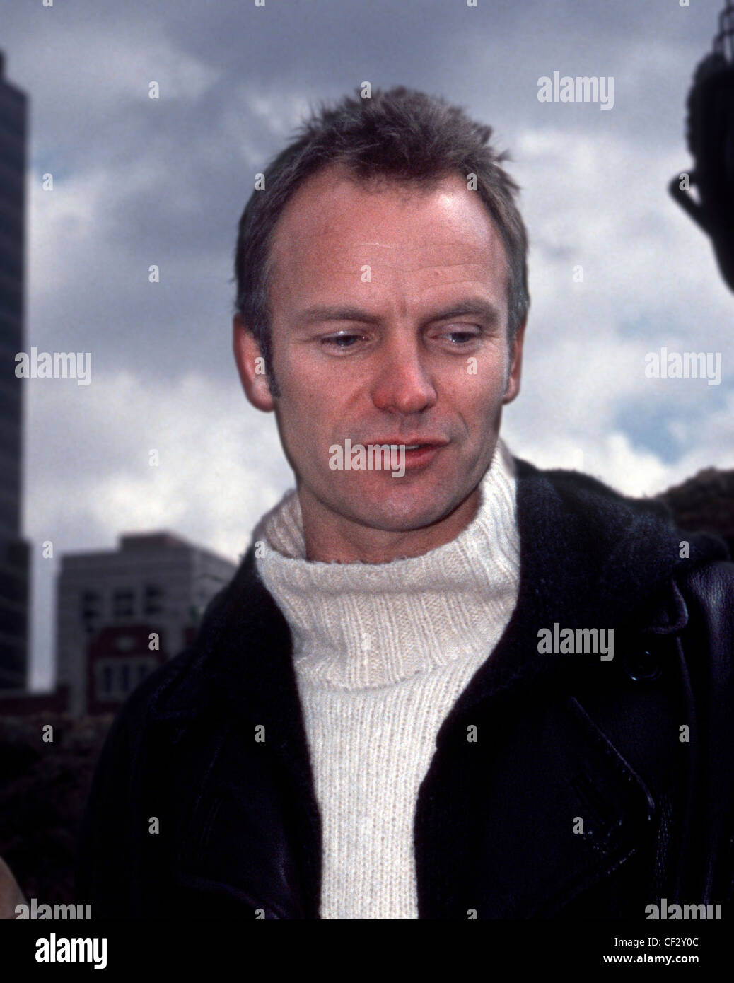 Der Rockmusiker stellt Sting für Fotografen bei einer Werbeveranstaltung Rainforest Foundation Stockfoto