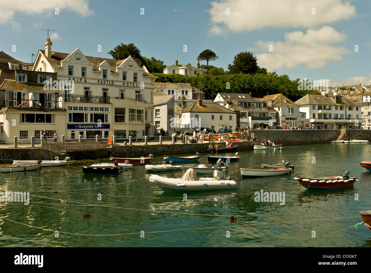 St. Mawes Cornwall UK Hafen ankern Boote am Meer gelegene Café Restaurant hotel Stockfoto