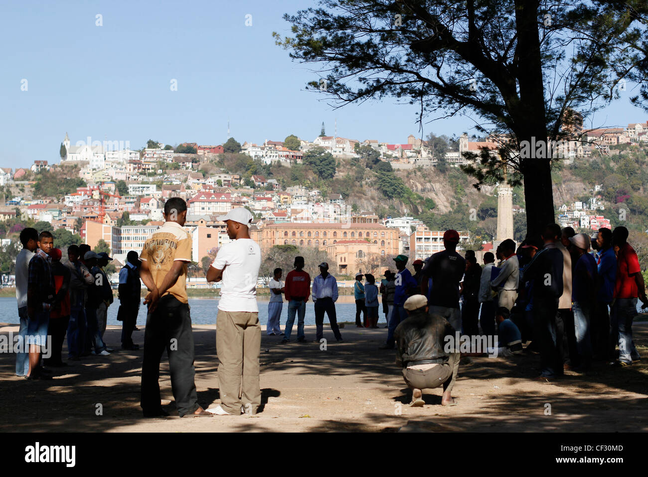 Fleck spielen Boule von Anosy See im Zentrum von Antananarivo. Madagaskar. Stockfoto