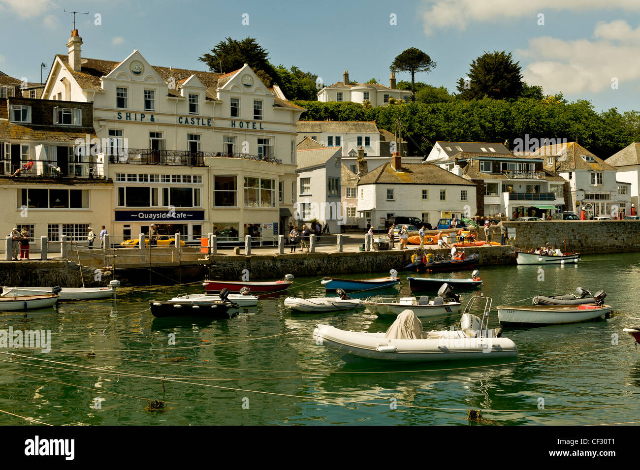 St. Mawes Cornwall UK Hafen ankern Boote am Meer gelegene Café Restaurant hotel Stockfoto