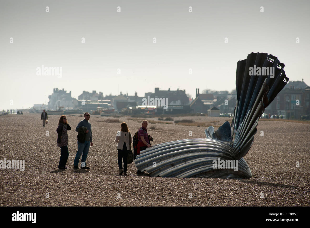 Maggi Hamblings "Jakobsmuschel", eine Skulptur, Komponisten Benjamin Britten in Aldeburgh, Suffolk, England zu feiern. Feb 2012. Stockfoto