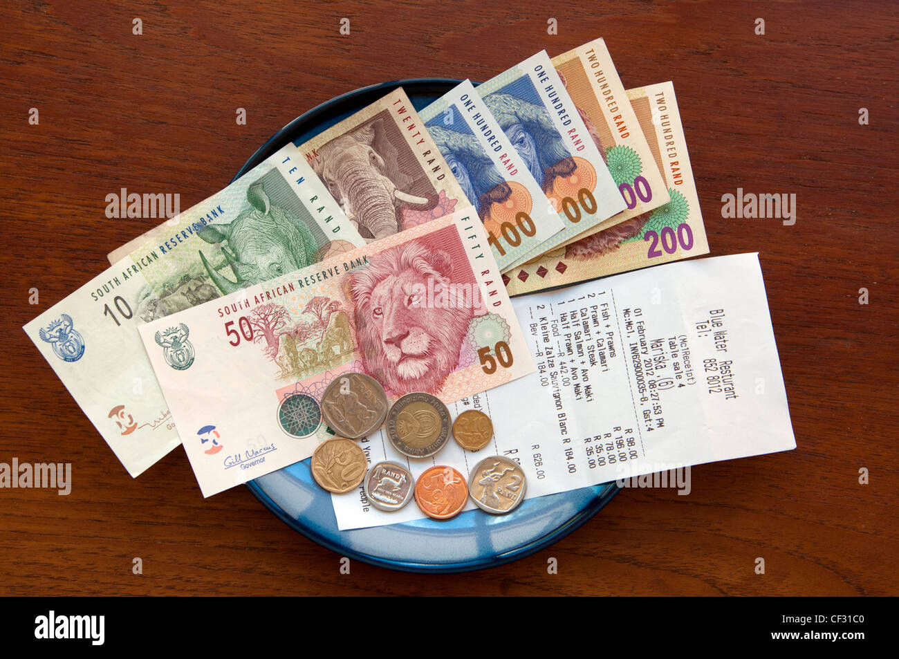Restaurantrechnung und südafrikanische Währung Stockfoto
