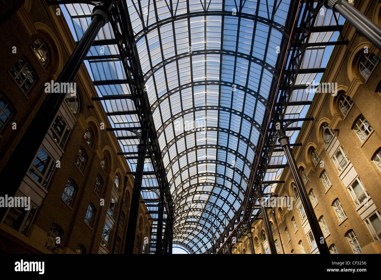 Hay es Galleria, Essen und shopping Veranstaltungsort unter einer Abdeckung am Südufer der Themse zwischen London Bridge und Tower-Br Stockfoto